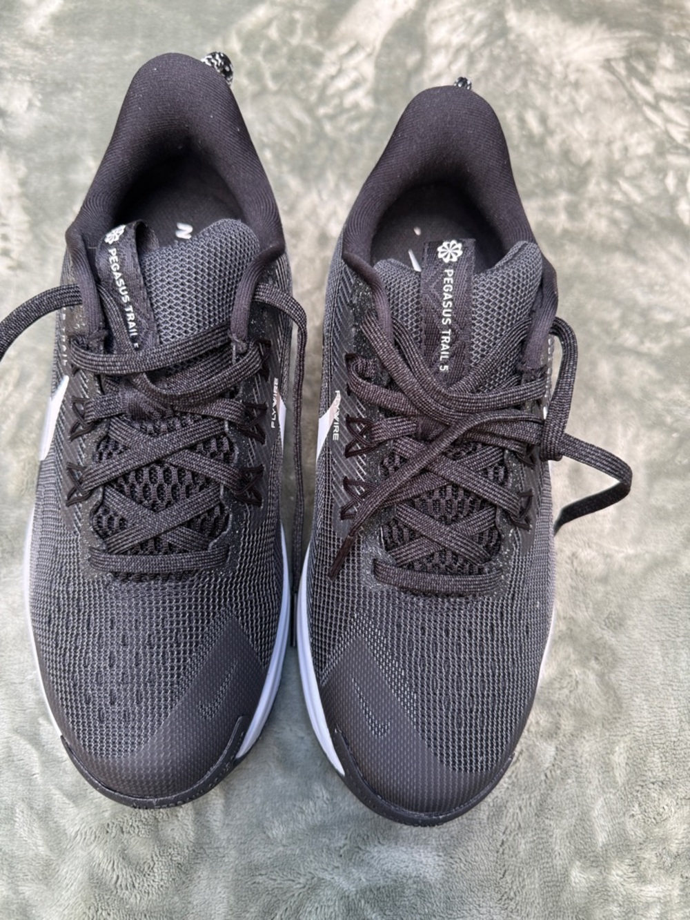 Nike Black and White Trail Running Sneakers - Picture 4 of 8